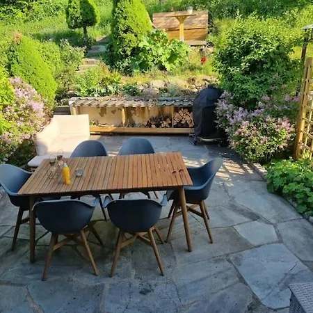 Vakkert Hus I Gamle Oslo. 3 Parkeringsplasser. Oslo