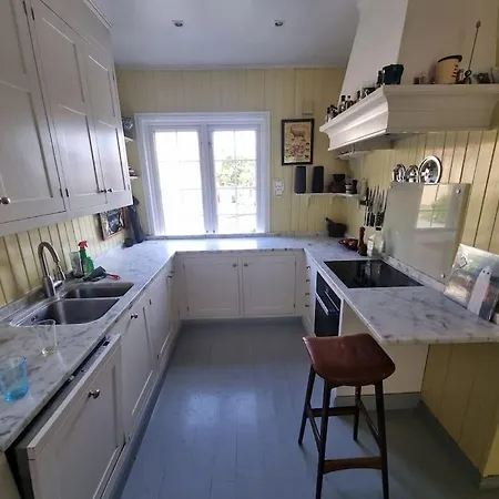 Vakkert Hus I Gamle Oslo. 3 Parkeringsplasser. Oslo