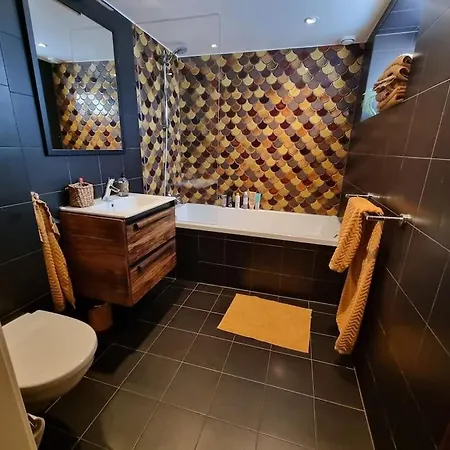Vakkert Hus I Gamle Oslo. 3 Parkeringsplasser. Apartament