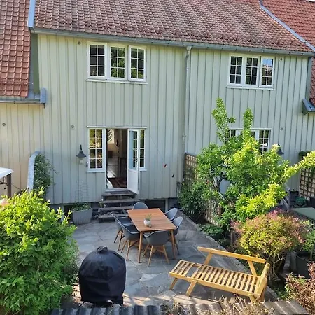 Vakkert Hus I Gamle Oslo. 3 Parkeringsplasser. Oslo
